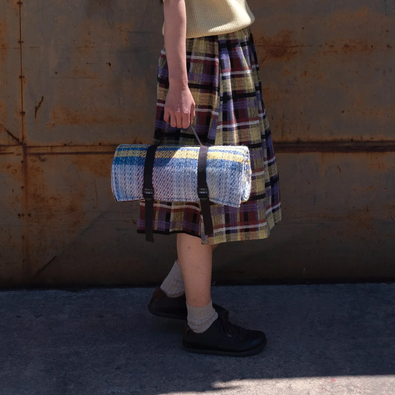 Roll-up Picnic Blanket with Handle in 100% Recycled Wool